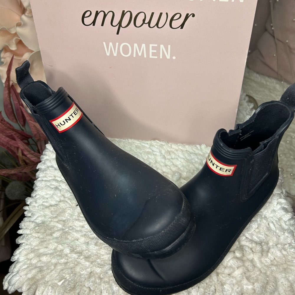 😍✨Hunter Rain Boots Size 7 Navy Blue 🚨